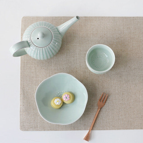 Camellia Bud Plate (2 sizes)