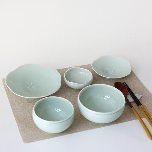 Camellia Bud Plate (2 sizes)