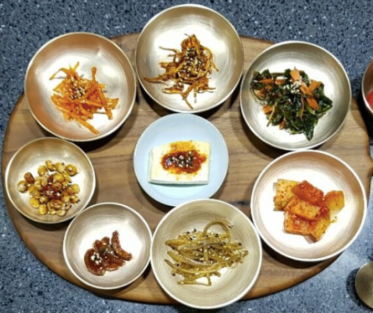Yugi Round Plate (4 sizes)