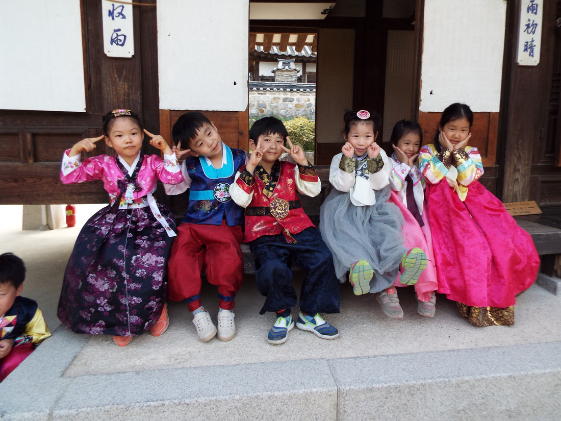 Children in Korean traditional wardrobe Hanbok