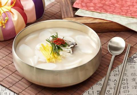 Tteokguk (Korean Rice Cake Soup) | Kim'C Recipes - Kim'C Market