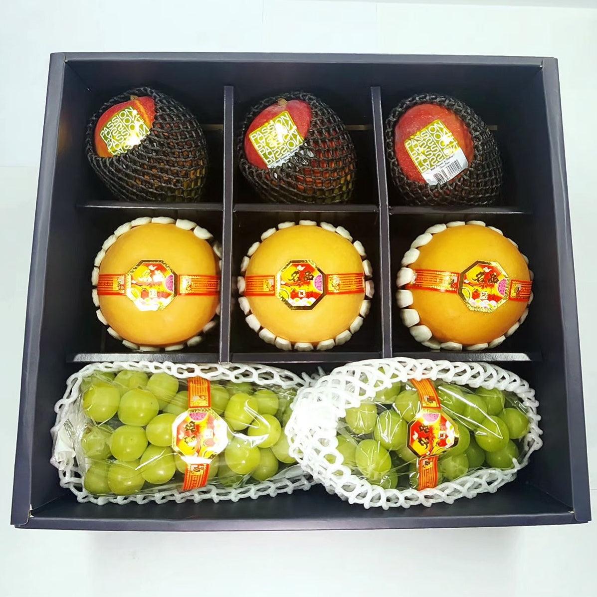 프리미엄 과일 선물세트 2호 (배 3, 애플망고 3, 샤인 머스캣 2) (Delivery available only in Korea)