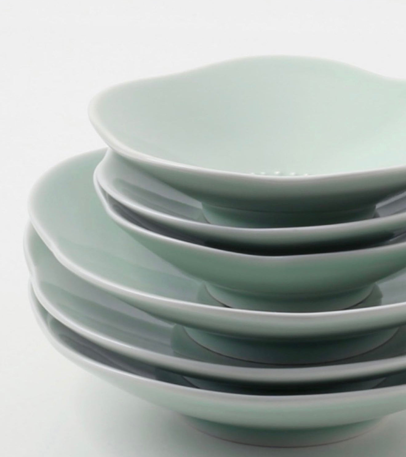 Camellia Bud Plate (2 Sizes)