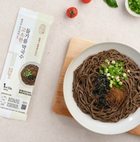 The Happy Ms. Jungeun Buckwheat noodle with Perilla oil kit