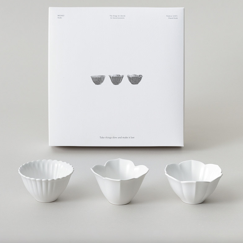 Flower tiny bowl set: three white flower-shaped bowls displayed on a tabletop.