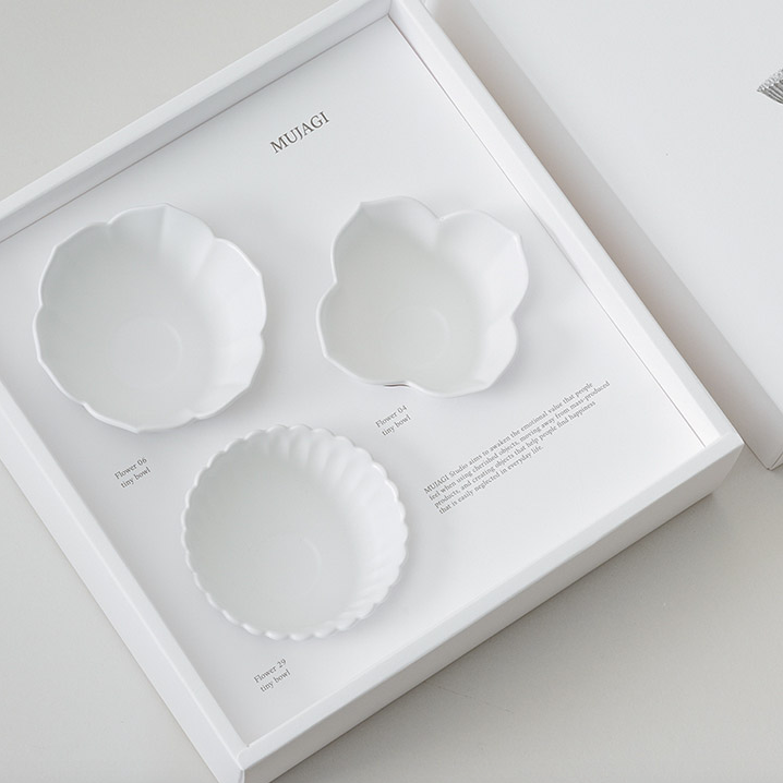 Flower tiny bowl set in gift box: three white flower-shaped bowls.