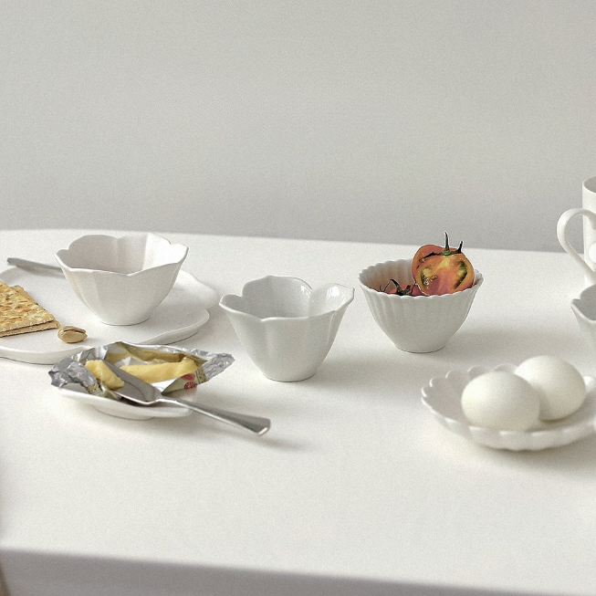 Flower tiny bowl set: white flower-shaped bowls and a small cup displayed together.