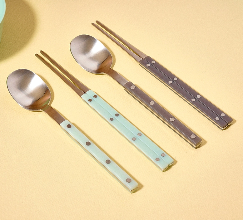 Cutlery set with stainless spoons and chopsticks, light blue and dark purple handles