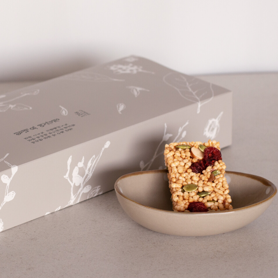 Brown Rice Crirsp Bar with Nuts & Cranberry
