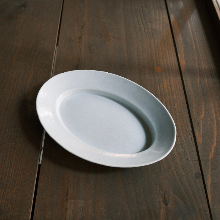 White oval serving plate, shallow rim and smooth glossy finish