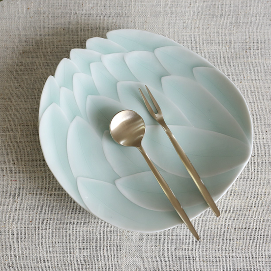 Sky blue lotus-pattern dessert plate with spoon and fork