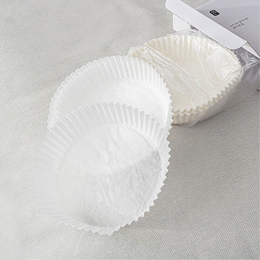 Round ruffled parchment paper liner, white with scalloped edge
